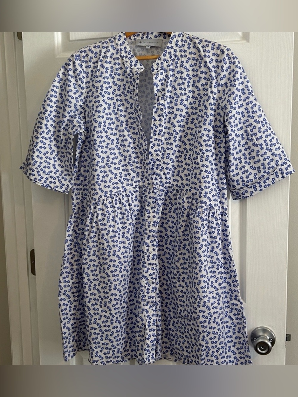Tuckernuck women size medium summer dress 
Cotton loose fit,buttons all the way